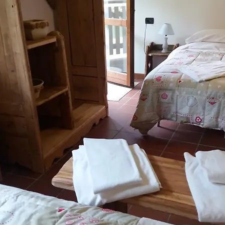 Rifugio Al Del Mortirolo In Inverno Raggiungibile Solo A Piedi Monno