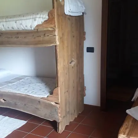 Rifugio Al Del Mortirolo In Inverno Raggiungibile Solo A Piedi Feriegård Monno