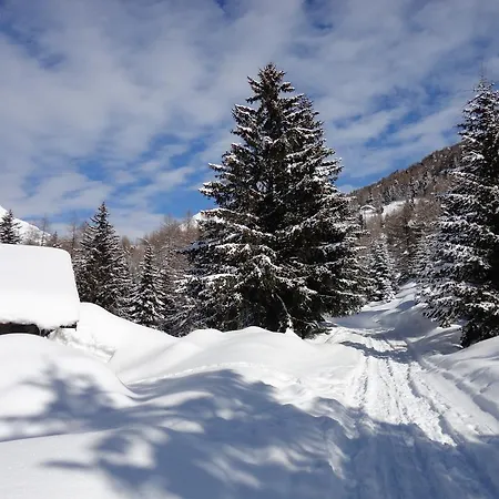 Agroturismo Rifugio Al Del Mortirolo In Inverno Raggiungibile Solo A Piedi Monno