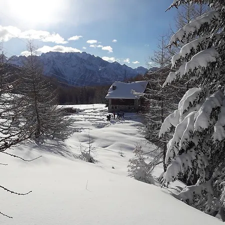 Rifugio Al Del Mortirolo In Inverno Raggiungibile Solo A Piedi *