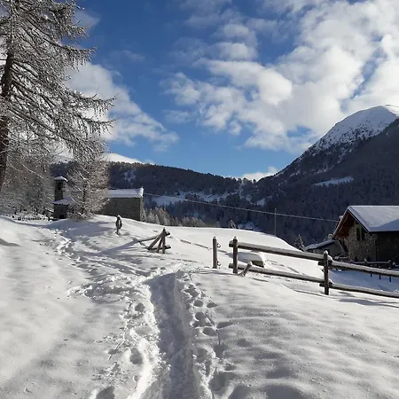 Agroturismo Rifugio Al Del Mortirolo In Inverno Raggiungibile Solo A Piedi Monno
