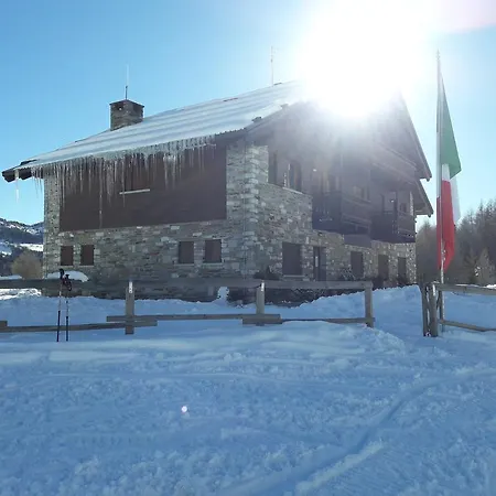 Agroturismo Rifugio Al Del Mortirolo In Inverno Raggiungibile Solo A Piedi *