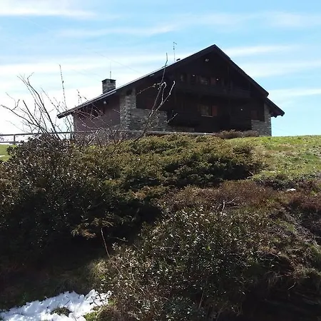 Rifugio Al Del Mortirolo In Inverno Raggiungibile Solo A Piedi *