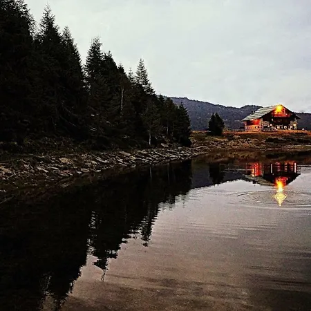 Rifugio Al Del Mortirolo In Inverno Raggiungibile Solo A Piedi Feriegård