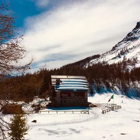 Rifugio Al Del Mortirolo In Inverno Raggiungibile Solo A Piedi Feriegård *