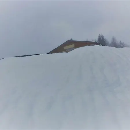 Rifugio Al Del Mortirolo In Inverno Raggiungibile Solo A Piedi *